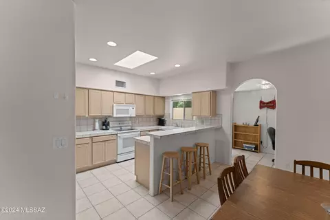 542 E Savannah St, Vail, AZ 85641 photo 7