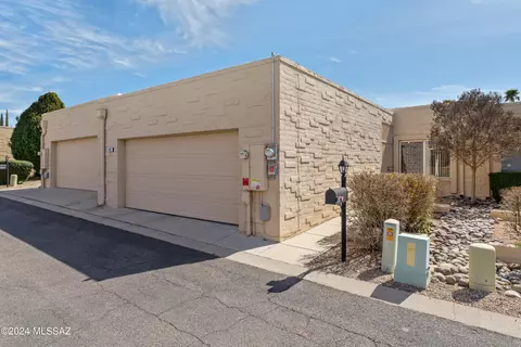542 E Savannah St, Vail, AZ 85641