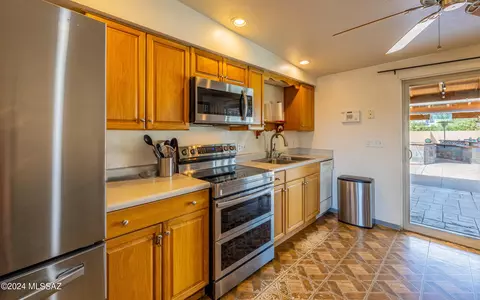Kitchen - 2750 W Capistrano Rd, Tucson, AZ 85746 photo 1 of 2