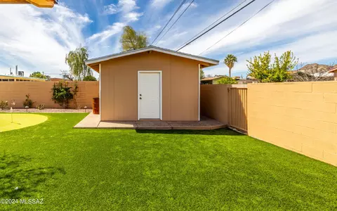 Exterior - 2750 W Capistrano Rd, Tucson, AZ 85746 photo 6 of 7