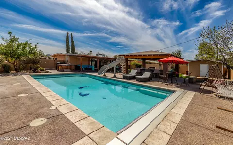 Exterior - 2750 W Capistrano Rd, Tucson, AZ 85746 photo 4 of 7