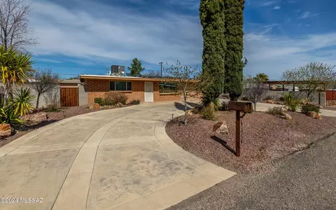 2750 W Capistrano Rd, Tucson, AZ 85746