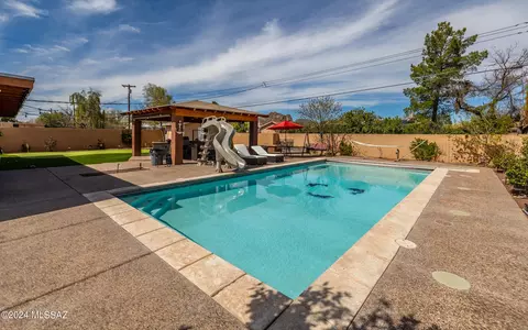 Exterior - 2750 W Capistrano Rd, Tucson, AZ 85746 photo 3 of 7