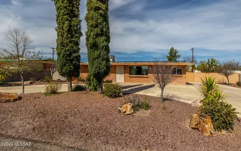 Exterior - 2750 W Capistrano Rd, Tucson, AZ 85746 photo 1 of 7