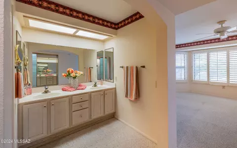 Bath - 1196 E Haystack Dr, Oro Valley, AZ 85755 photo 1 of 4