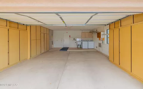 Exterior - 1196 E Haystack Dr, Oro Valley, AZ 85755 photo 9 of 12