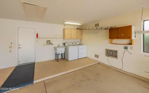 Exterior - 1196 E Haystack Dr, Oro Valley, AZ 85755 photo 10 of 12