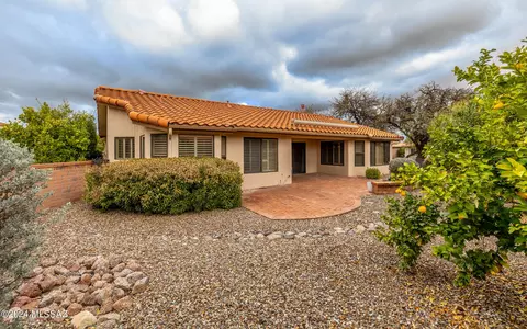 Exterior - 1196 E Haystack Dr, Oro Valley, AZ 85755 photo 6 of 12