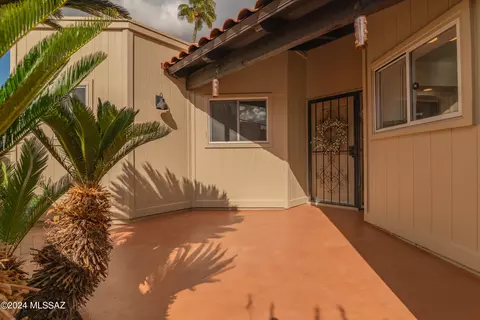 Entry Way - 7561 E Via Cornucopia, Tucson, AZ 85715 photo 1 of 3