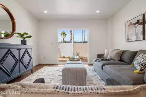 Living - 7561 E Via Cornucopia, Tucson, AZ 85715 photo 4 of 5