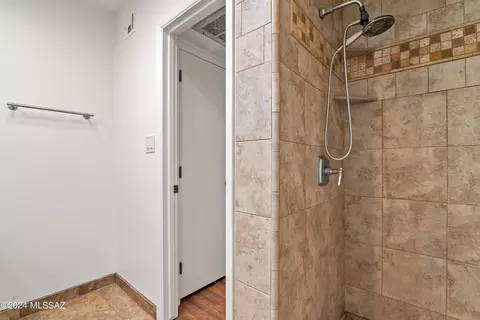 Bath - 7561 E Via Cornucopia, Tucson, AZ 85715 photo 2 of 6