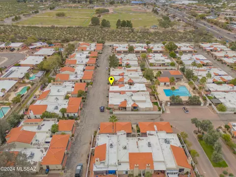 View/Area - 7561 E Via Cornucopia, Tucson, AZ 85715 photo 5 of 6