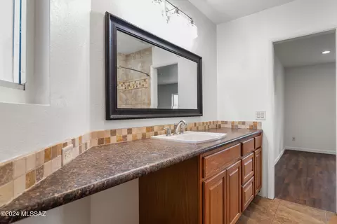 Bath - 7561 E Via Cornucopia, Tucson, AZ 85715 photo 6 of 6