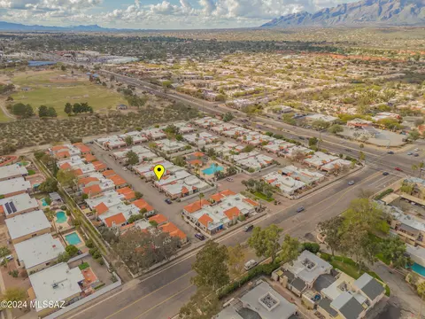 View/Area - 7561 E Via Cornucopia, Tucson, AZ 85715 photo 4 of 6