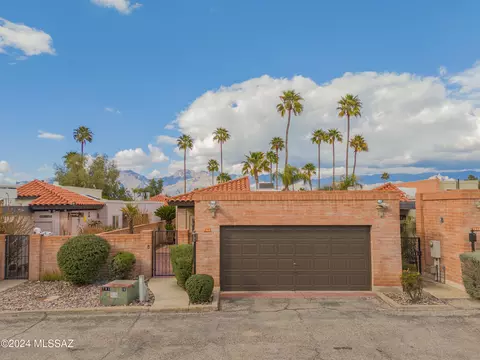 Exterior - 7561 E Via Cornucopia, Tucson, AZ 85715 photo 2 of 9