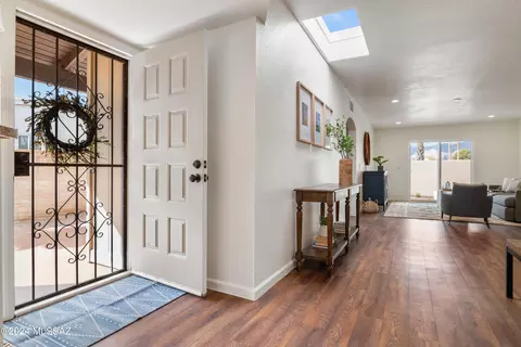 Entry Way - 7561 E Via Cornucopia, Tucson, AZ 85715 photo 2 of 3