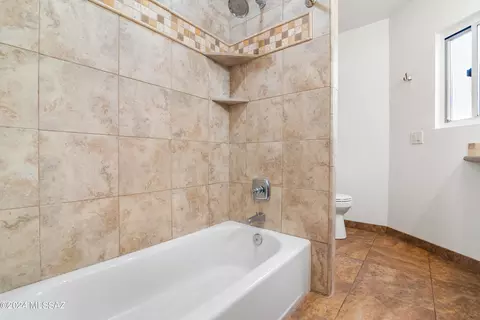 Bath - 7561 E Via Cornucopia, Tucson, AZ 85715 photo 5 of 6