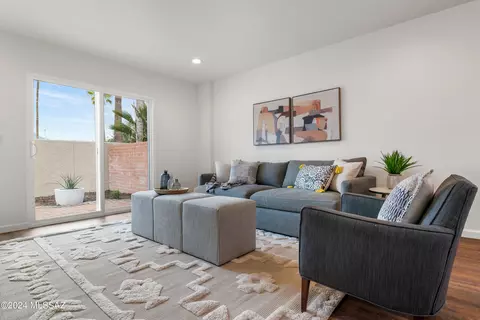 Living - 7561 E Via Cornucopia, Tucson, AZ 85715 photo 3 of 5