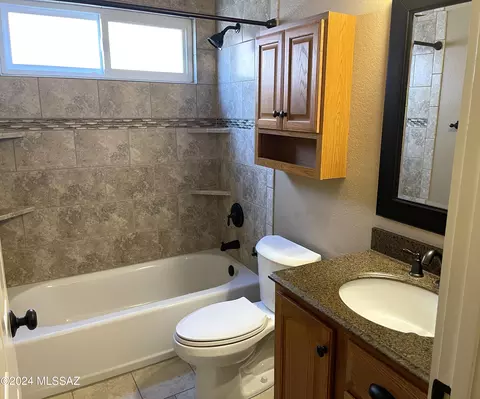 Bath - 3589 W Thundercloud Loop, Tucson, AZ 85742 photo 3 of 3