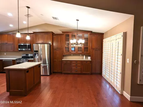 Kitchen - 3589 W Thundercloud Loop, Tucson, AZ 85742 photo 1 of 7
