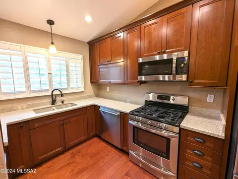 Kitchen - 3589 W Thundercloud Loop, Tucson, AZ 85742 photo 4 of 7