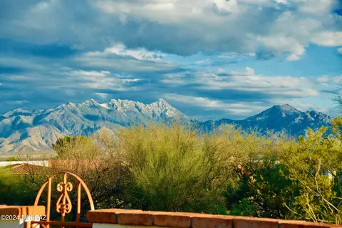 471 W Camino Del Poso, Green Valley, AZ 85614