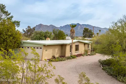 6656 N Amahl Dr, Tucson, AZ 85704