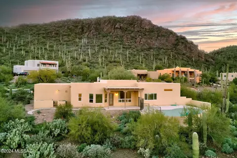 8209 W Circulo De Los Morteros, Tucson, AZ 85743