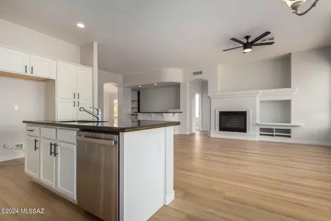 Kitchen - 63333 E Harmony Dr, Tucson, AZ 85739 photo 5 of 7