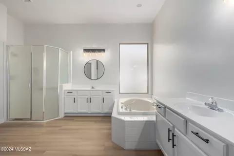 Bath - 63333 E Harmony Dr, Tucson, AZ 85739 photo 2 of 3