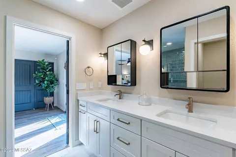 Bath - 2202 E Drachman St, Tucson, AZ 85719 photo 2 of 5
