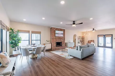 Living - 2202 E Drachman St, Tucson, AZ 85719 photo 3 of 4