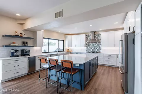 Kitchen - 2202 E Drachman St, Tucson, AZ 85719 photo 4 of 5