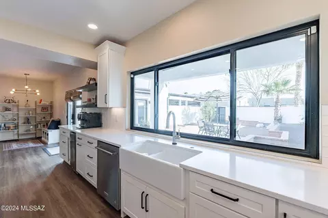 Kitchen - 2202 E Drachman St, Tucson, AZ 85719 photo 3 of 5