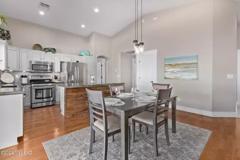 8270 N Equator Loop, Tucson, AZ 85741