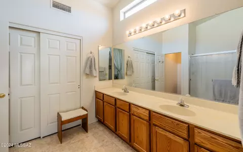 Bath - 65756 E Rose Crest Dr, Saddlebrooke, AZ 85739 photo 1 of 2