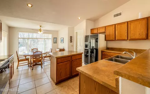 Kitchen - 65756 E Rose Crest Dr, Saddlebrooke, AZ 85739 photo 1 of 3