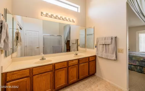 Bath - 65756 E Rose Crest Dr, Saddlebrooke, AZ 85739 photo 2 of 2