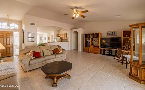 Living - 65756 E Rose Crest Dr, Saddlebrooke, AZ 85739 photo 2 of 3