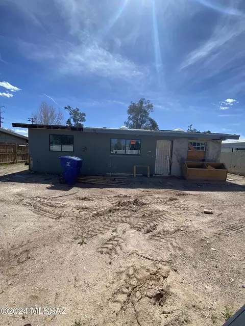 3450 E Lind Rd, Tucson, AZ 85716