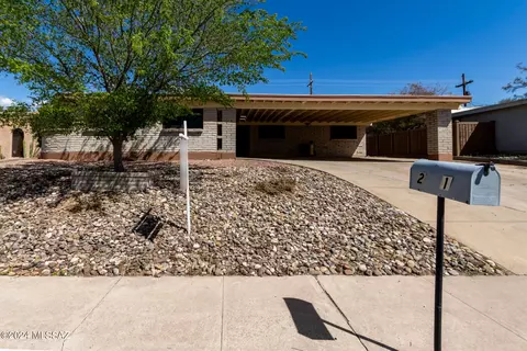 2201 S Palm Springs Dr, Tucson, AZ 85710