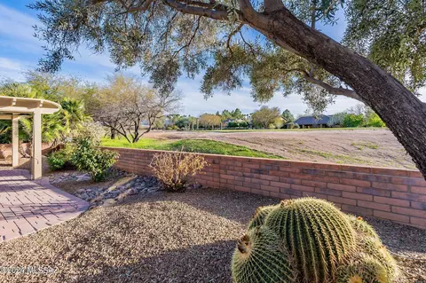 2046 E Desert Fox Dr, Green Valley, AZ 85614