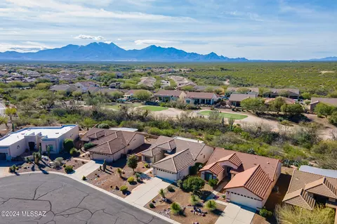 923 N Night Heron Dr, Green Valley, AZ 85614