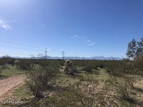 8041 S Farmview Pl, Tucson, AZ 85756