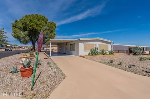 282 W Cumaro Dr, Green Valley, AZ 85614