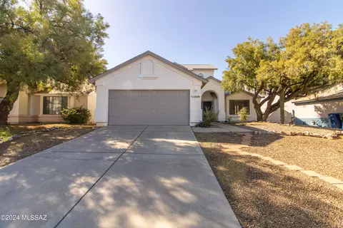 10180 E Kensington Dr, Tucson, AZ 85748