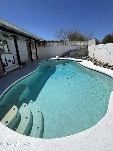 7517 E Juarez St, Tucson, AZ 85710
