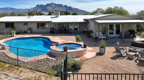 9101 N Arroyo Dr, Tucson, AZ 85704