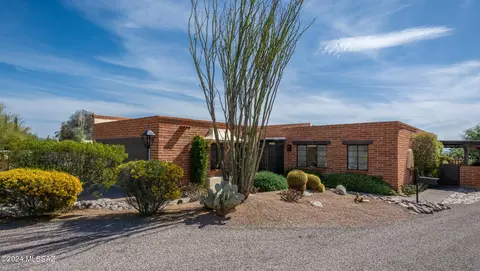 6216 N Calle De Adelita, Tucson, AZ 85718