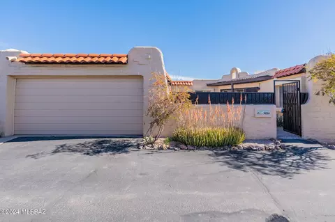 3039 S Sierra Villas Dr, Tucson, AZ 85713